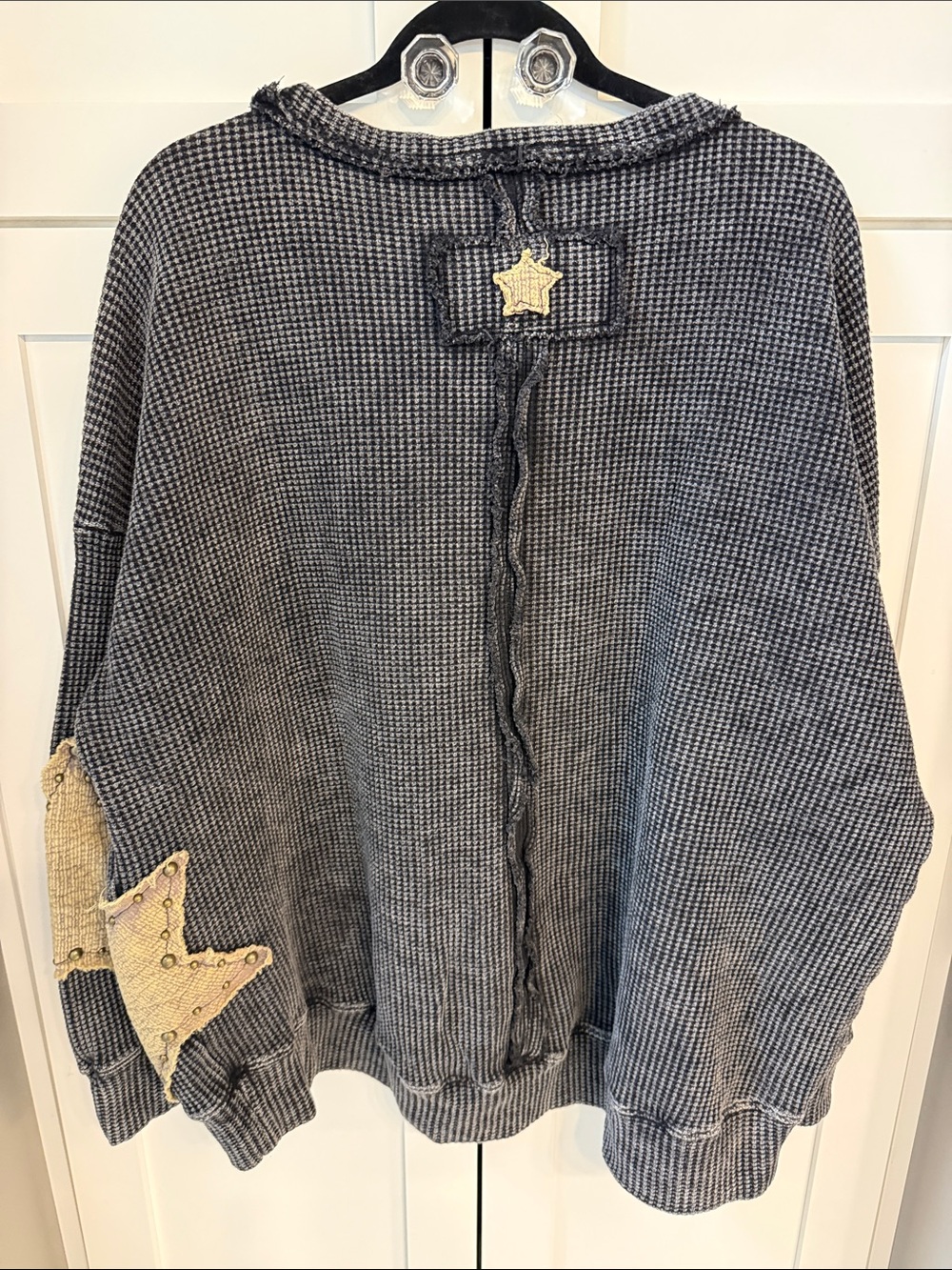 Oli & Hali Gray Waffle Knit Crewneck Sweater with Cream Star Appliqués - Picture 6 of 7